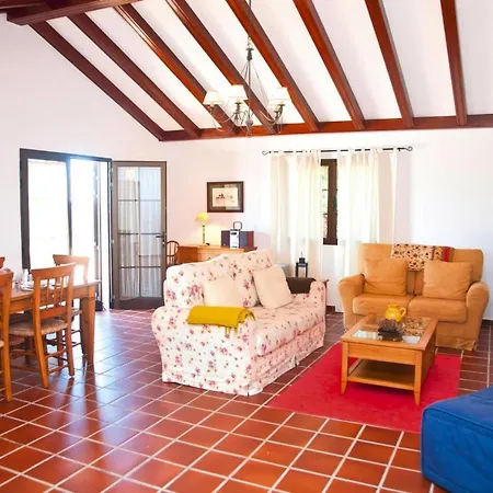 Vacation Home, San Bartolome Ferienhaus *