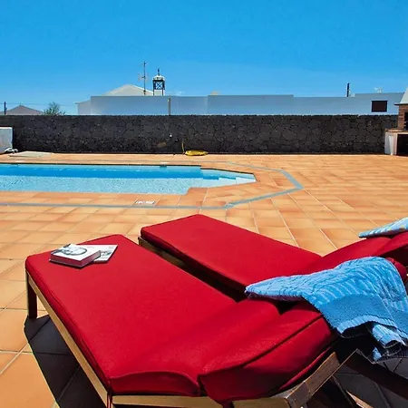 Vacation Home, San Bartolome Ferienhaus *